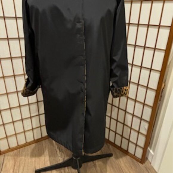 Reversible Cheetah and Black jacket - Picture 7 of 7